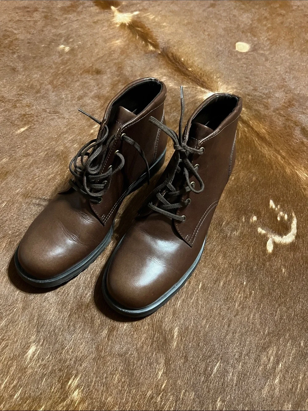 Rockport woman’s Dark Brown Leather Chukka Boots, size 7.5